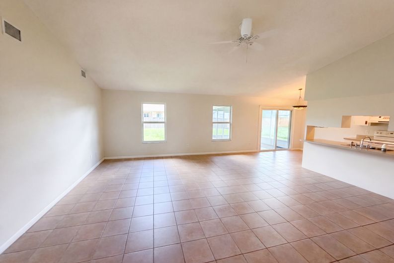 Photo 7 of 28 of 1061 Hunt St NW, Palm Bay, FL