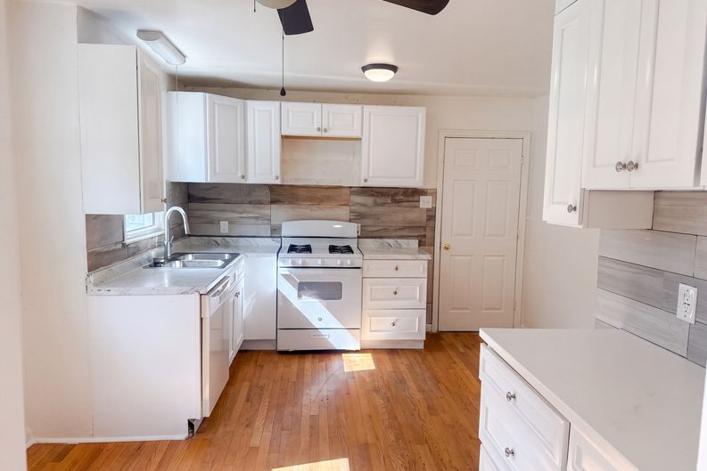 Photo 13 of 22 of 5419 Roe Blvd, Roeland Park, KS
