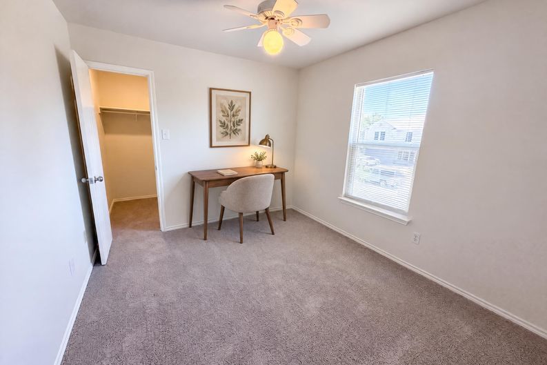 Photo 12 of 21 of 305 Edgewood Cv, Leander, TX