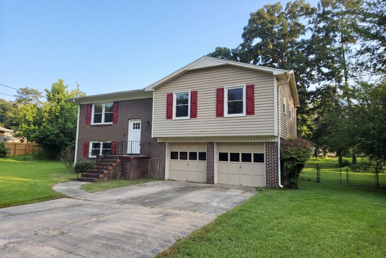 Photo 32 of 38 of 1212 2nd Ave SW, Alabaster, AL