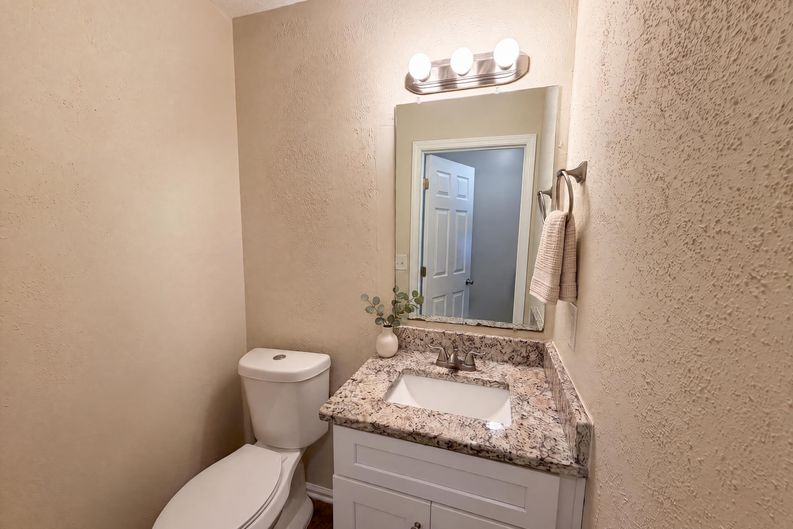 Photo 16 of 23 of 4078 Tara Ct, Loganville, GA