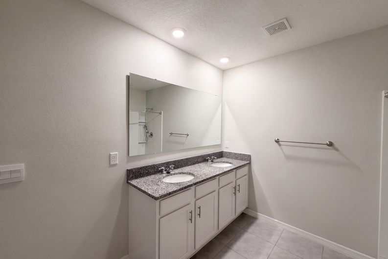 Photo 12 of 25 of 2112 Elio Ridge Dr, Zellwood, FL
