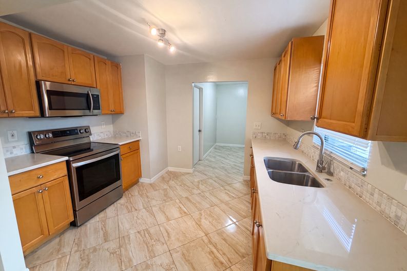 Photo 8 of 27 of 8283 86th Ave, Seminole, FL