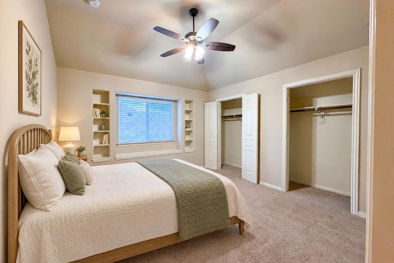 Photo 15 of 34 of 725 Lyndhurst Dr, Anna, TX