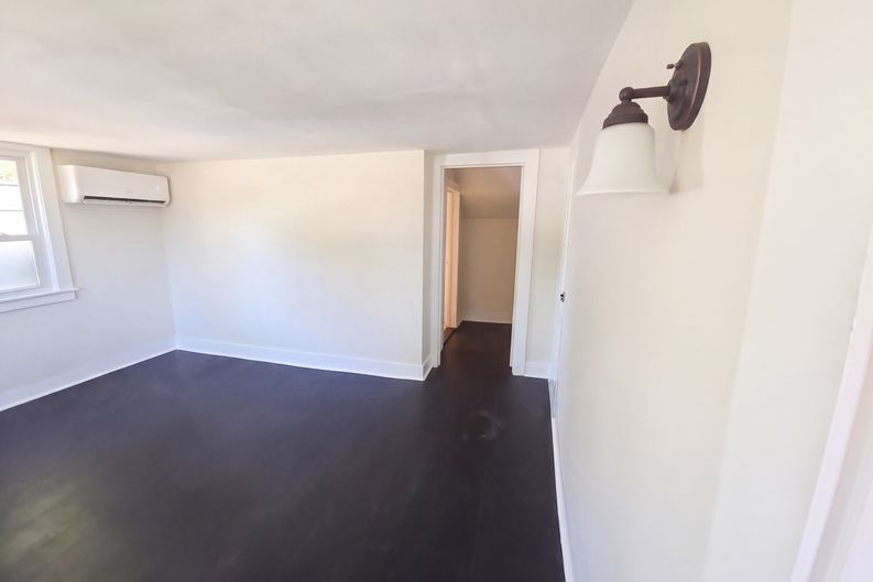 Photo 9 of 19 of 1026 Forbes St, East Hartford, CT