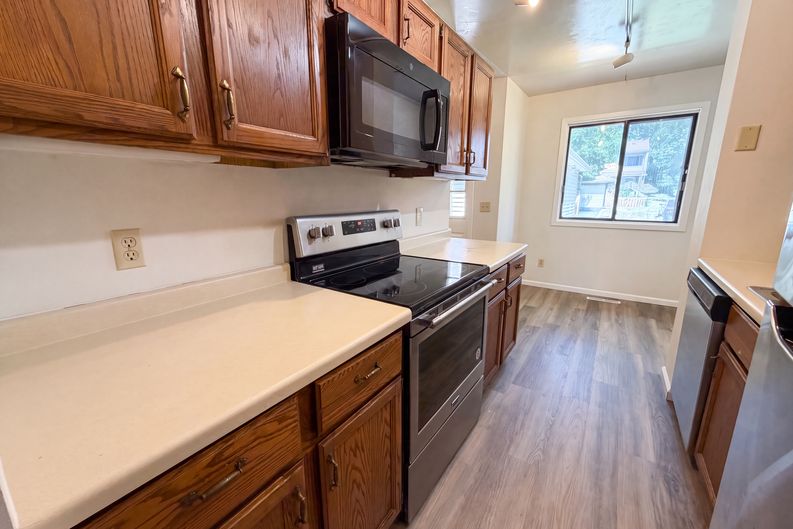Photo 12 of 30 of 201 Bridlewood Dr, St. Paul, MN