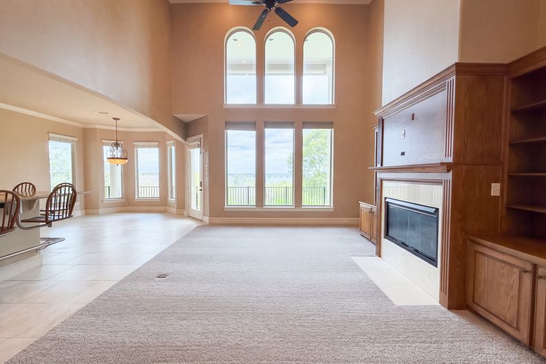 Photo 3 of 25 of 1119 Mallard Pointe Dr, Cedar Hill, TX