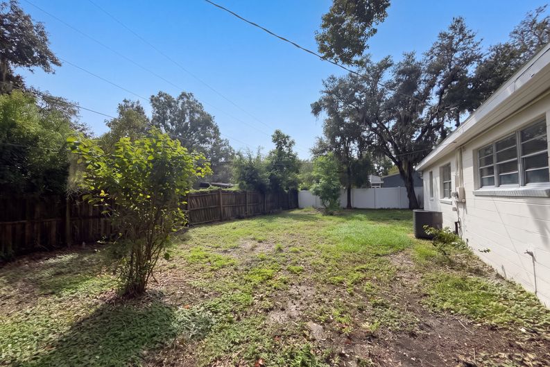 Photo 21 of 22 of 409 Berwick Ave, Temple Terrace, FL