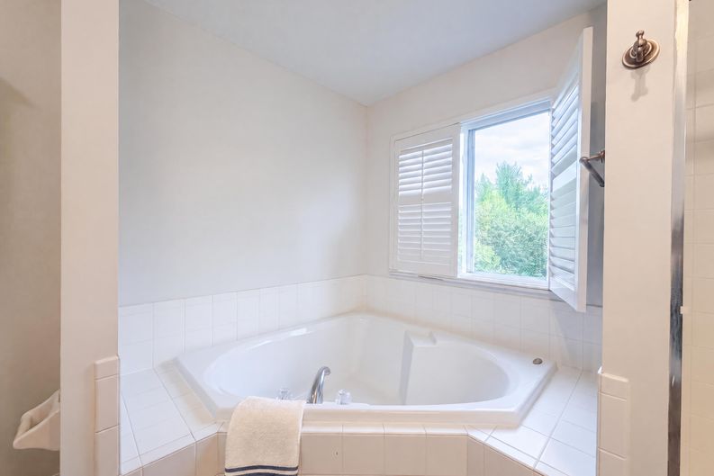 Photo 48 of 51 of 7966 Lazelle Woods Dr, Westerville, OH
