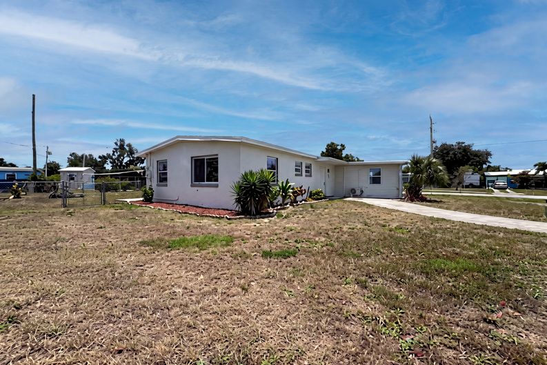 Photo 23 of 26 of 21530 Glendale Ave, Port Charlotte, FL