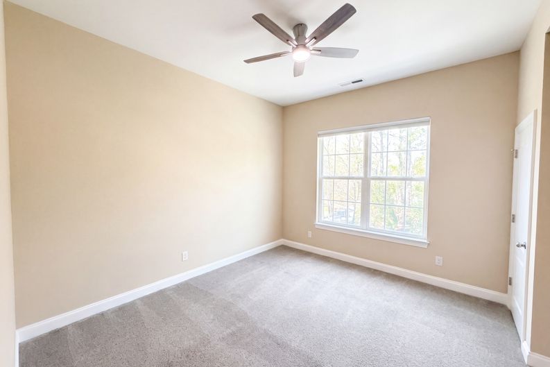 Photo 10 of 28 of 9928 Daufuskie Dr, Charlotte, NC
