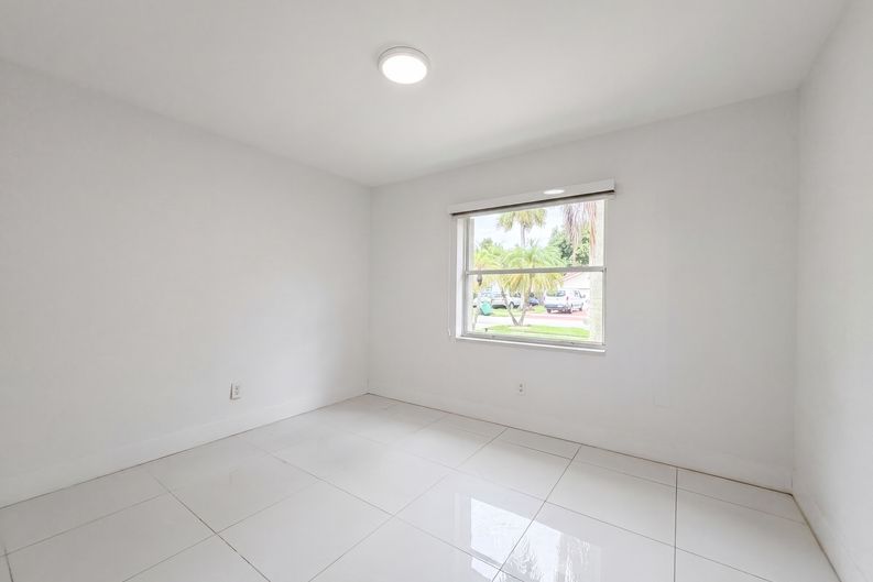 Photo 19 of 25 of 16571 SW 145th Ave, Miami, FL