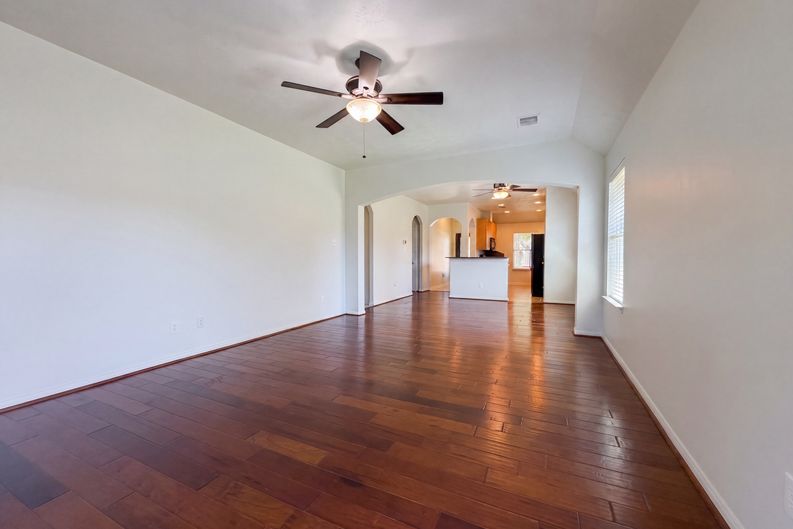 Photo 8 of 21 of 11327 Grass Lake Ln, Richmond, TX