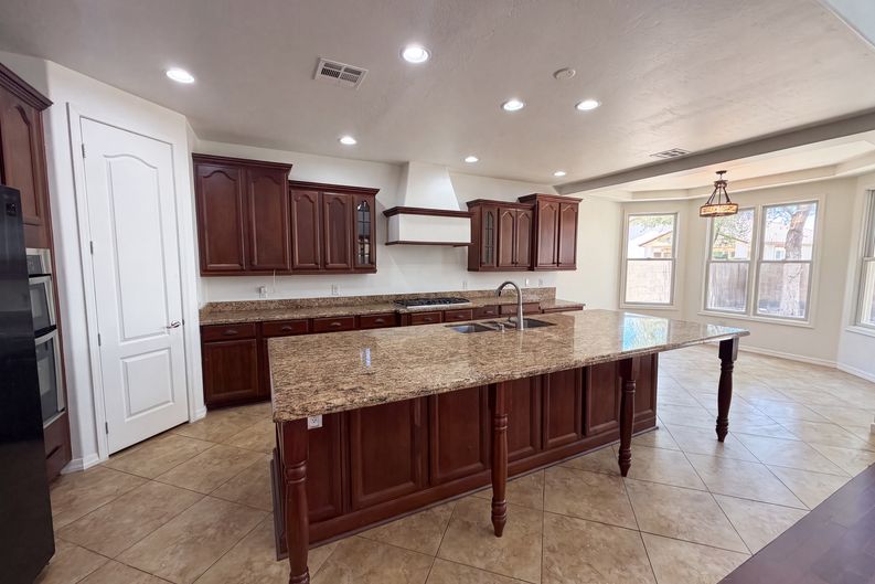 Photo 6 of 46 of 4118 W Saint Anne Ave, Phoenix, AZ