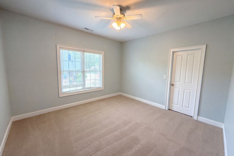 Photo 11 of 22 of 9721 Arlington Oaks Dr, Charlotte, NC
