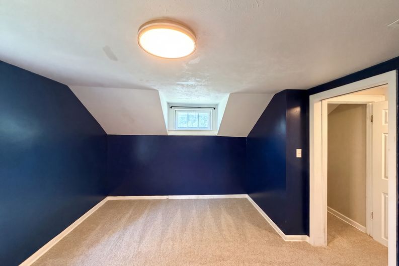 Photo 11 of 31 of 23691 Redfern Rd, Columbia Station, OH
