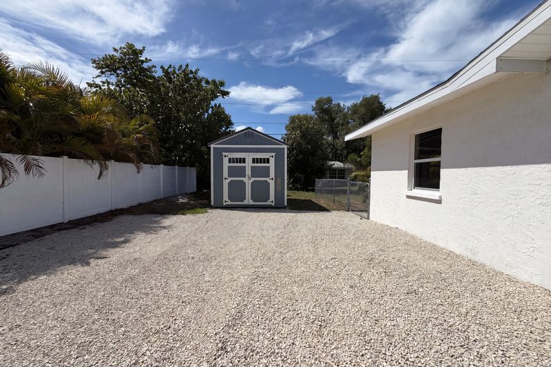 Photo 27 of 28 of 829 E 4th St, Englewood, FL