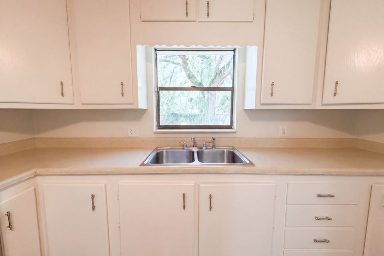 Photo 11 of 24 of 7023 Shindler Dr, Jacksonville, FL