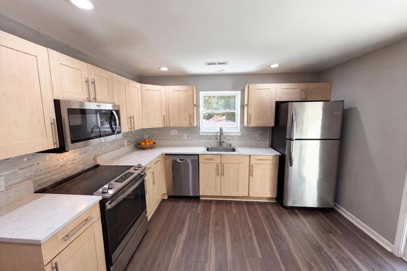 Photo 7 of 29 of 1322 Carolyn Dr, Charlotte, NC