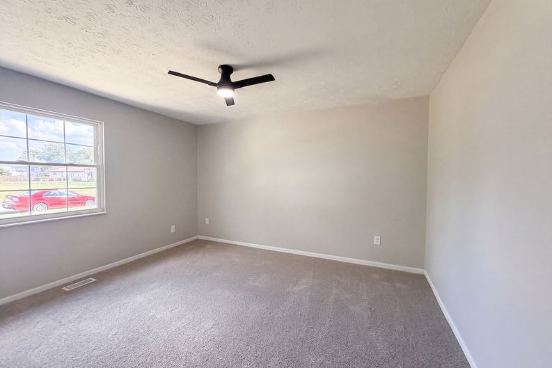 Photo 14 of 38 of 6363 Sandric Ln, Liberty Township, OH