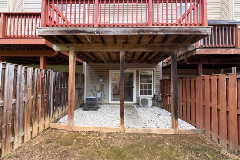 Photo 5 of 25 of 15613 John Diskin Cir, Woodbridge, VA