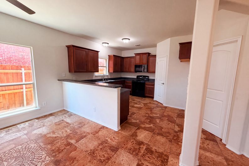 Photo 6 of 18 of 4038 Golden Rod Dr, Forney, TX