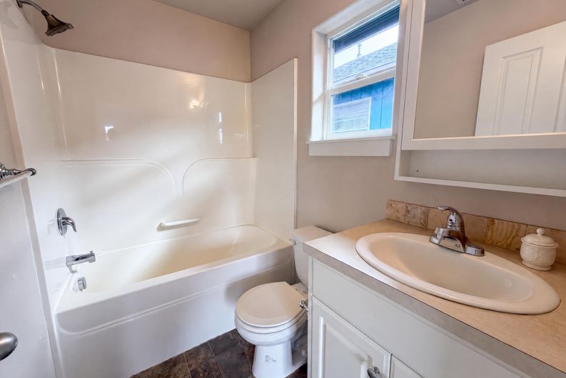Photo 12 of 14 of 1615 SE Jonathan Ave, Dallas, OR