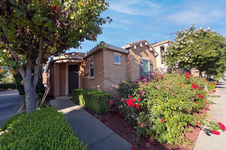 Photo 23 of 28 of 4920 Ocean Ln, Elk Grove, CA