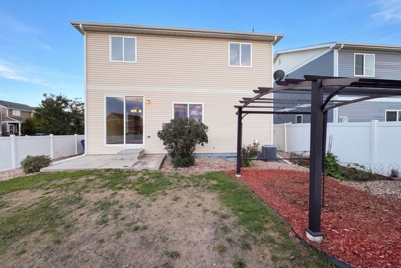 Photo 5 of 35 of 5573 Killarney Ct, Denver, CO