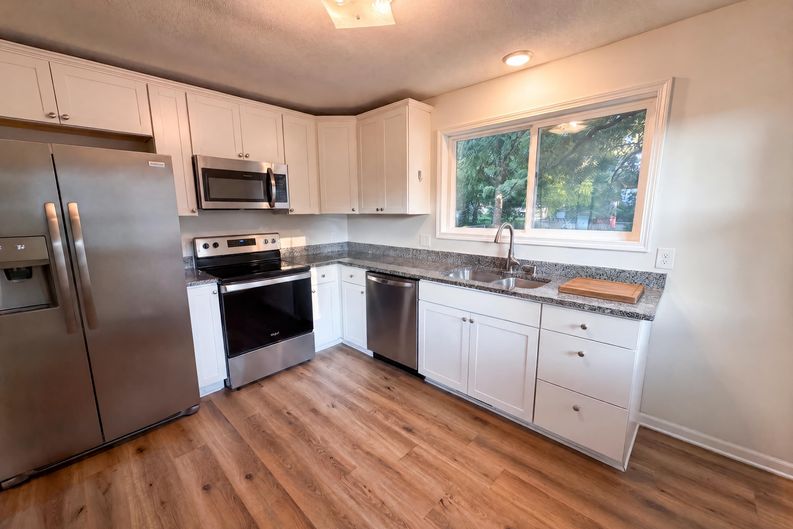 Photo 6 of 25 of 2084 Hillview Rd, Mounds View, MN