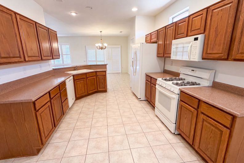 Photo 7 of 34 of 17220 W Cordova Ct, Surprise, AZ