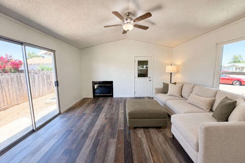 Photo 9 of 26 of 838 Dutra Ave, Rio Linda, CA