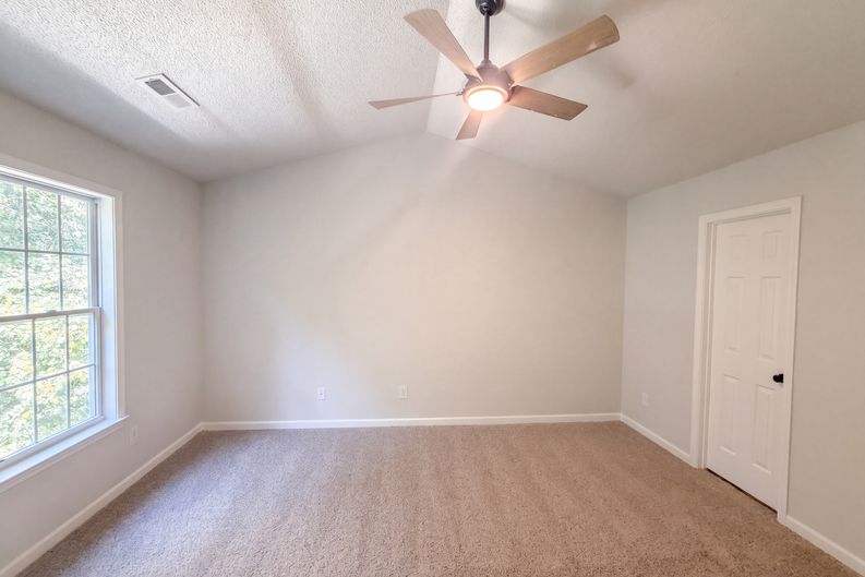 Photo 4 of 18 of 255 Rocky Point Ct, Fuquay Varina, NC