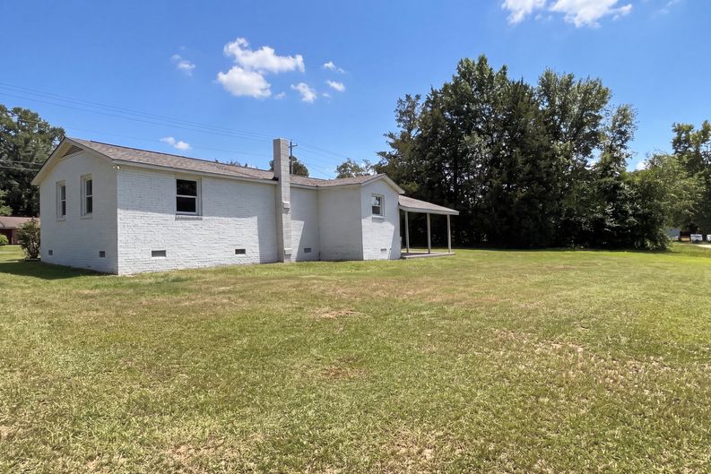 Photo 30 of 32 of 630 S Lee St, Batesburg, SC