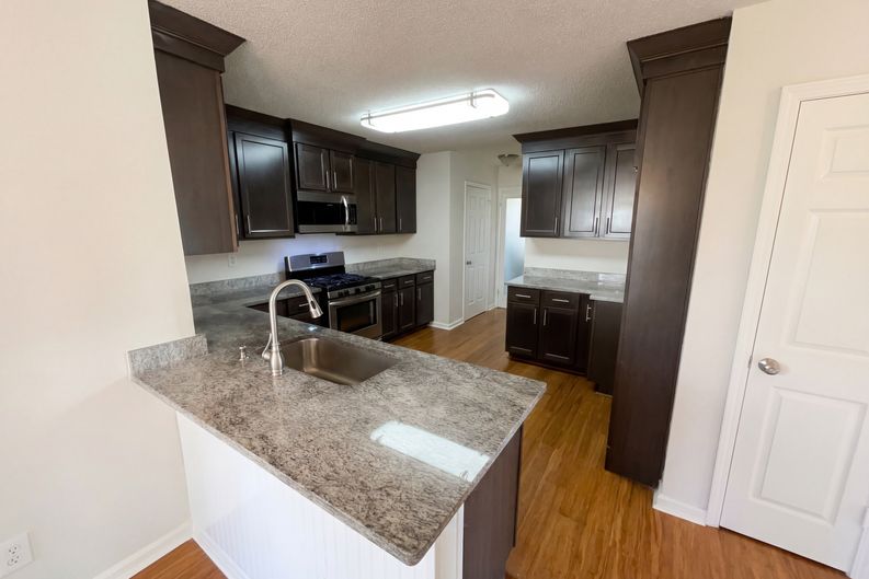 Photo 7 of 28 of 1012 Crown Corners Dr, McDonough, GA