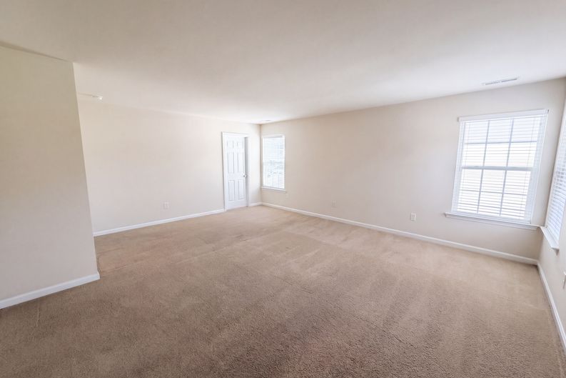 Photo 12 of 27 of 13306 Castlewellan Dr, Chester, VA