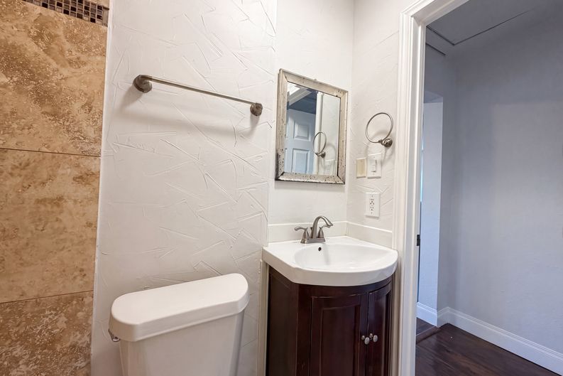 Photo 10 of 17 of 2832 Avenue I, Fort Worth, TX
