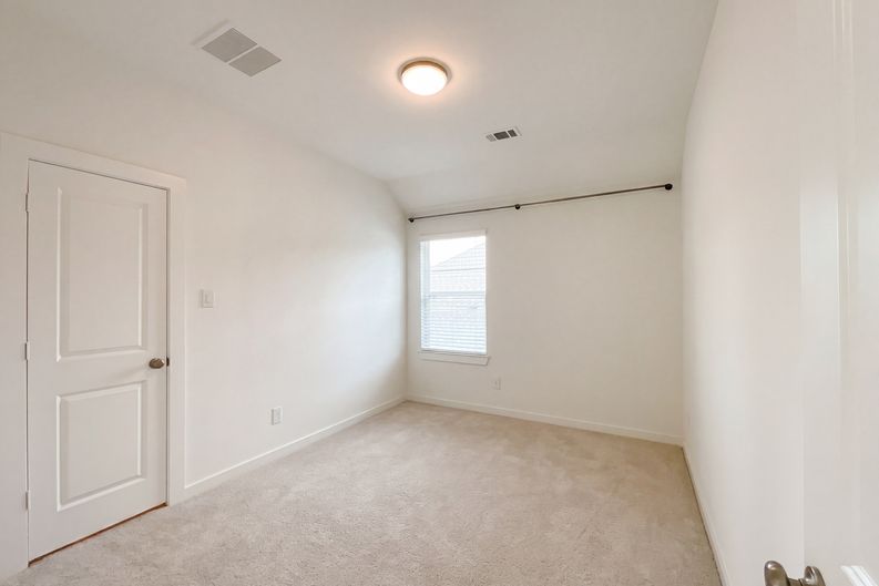 Photo 14 of 19 of 118 Neches Nook Ct, Conroe, TX