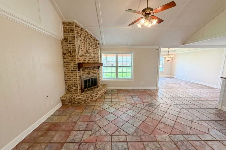 Photo 11 of 21 of 1902 New Orleans St, Deer Park, TX