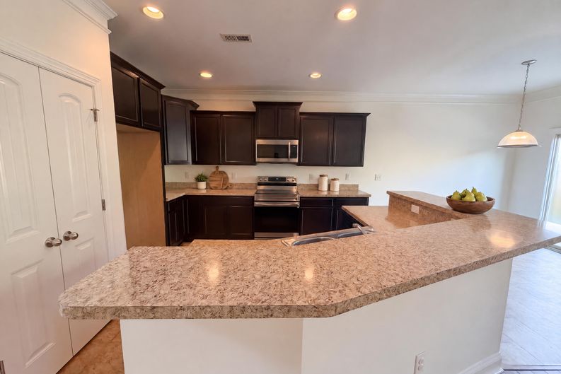 Photo 6 of 35 of 2703 Fern Willow Ct, Fuquay Varina, NC