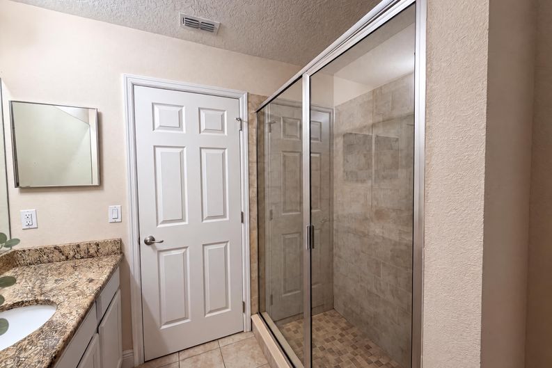 Photo 19 of 23 of 33137 Irongate Dr, Leesburg, FL