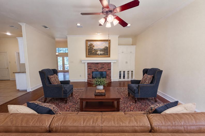 Photo 10 of 22 of 2836 S Lakeview Dr, Cedar Hill, TX