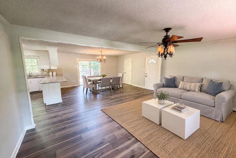 Photo 3 of 18 of 4305 Dawnwood Dr, Gastonia, NC