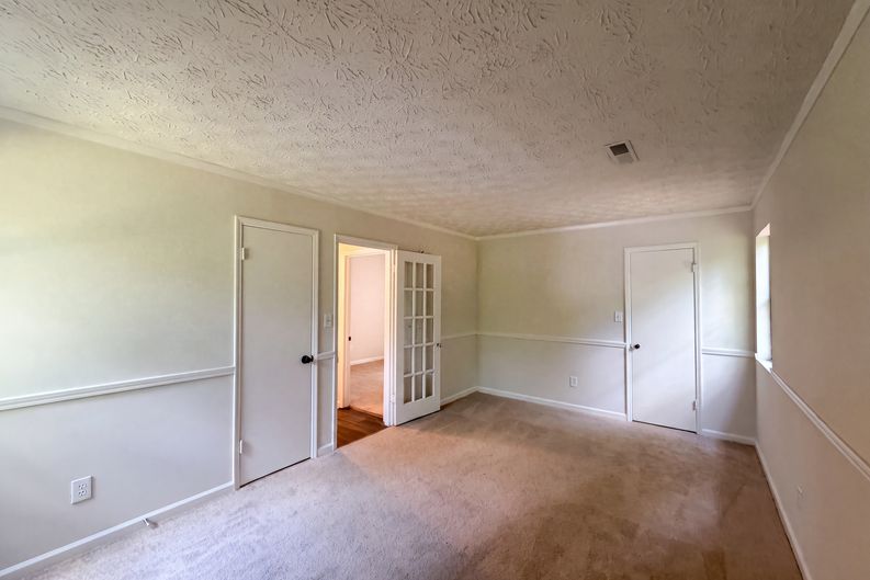 Photo 14 of 25 of 3808 Shane Ct, Ellenwood, GA
