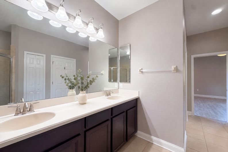 Photo 11 of 36 of 12424 Belcroft Dr, Riverview, FL