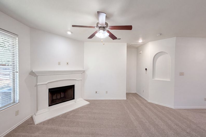 Photo 8 of 20 of 1108 Edgewater Dr, Azle, TX