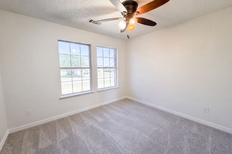 Photo 19 of 21 of 3940 Victory Ct, Midlothian, TX