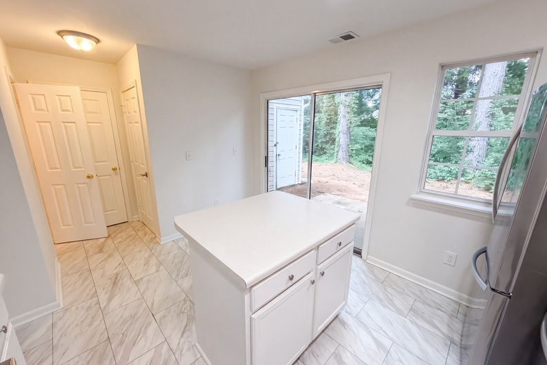 Photo 8 of 20 of 4165 Birch Leaf Ct, Charlotte, NC