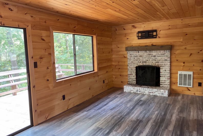 Photo 3 of 23 of 816 Hilltop Ln, Mount Jackson, VA
