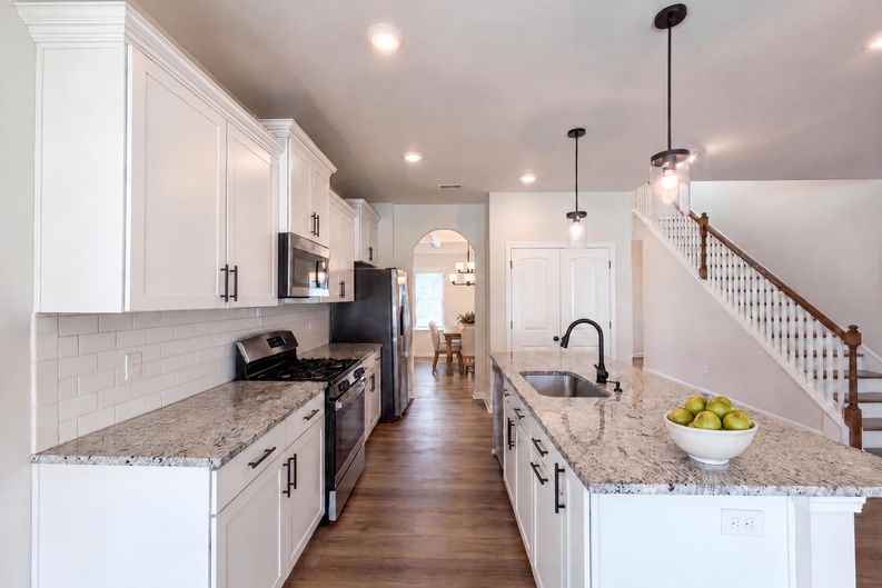 Photo 10 of 37 of 7463 Buckview Ct, Kernersville, NC